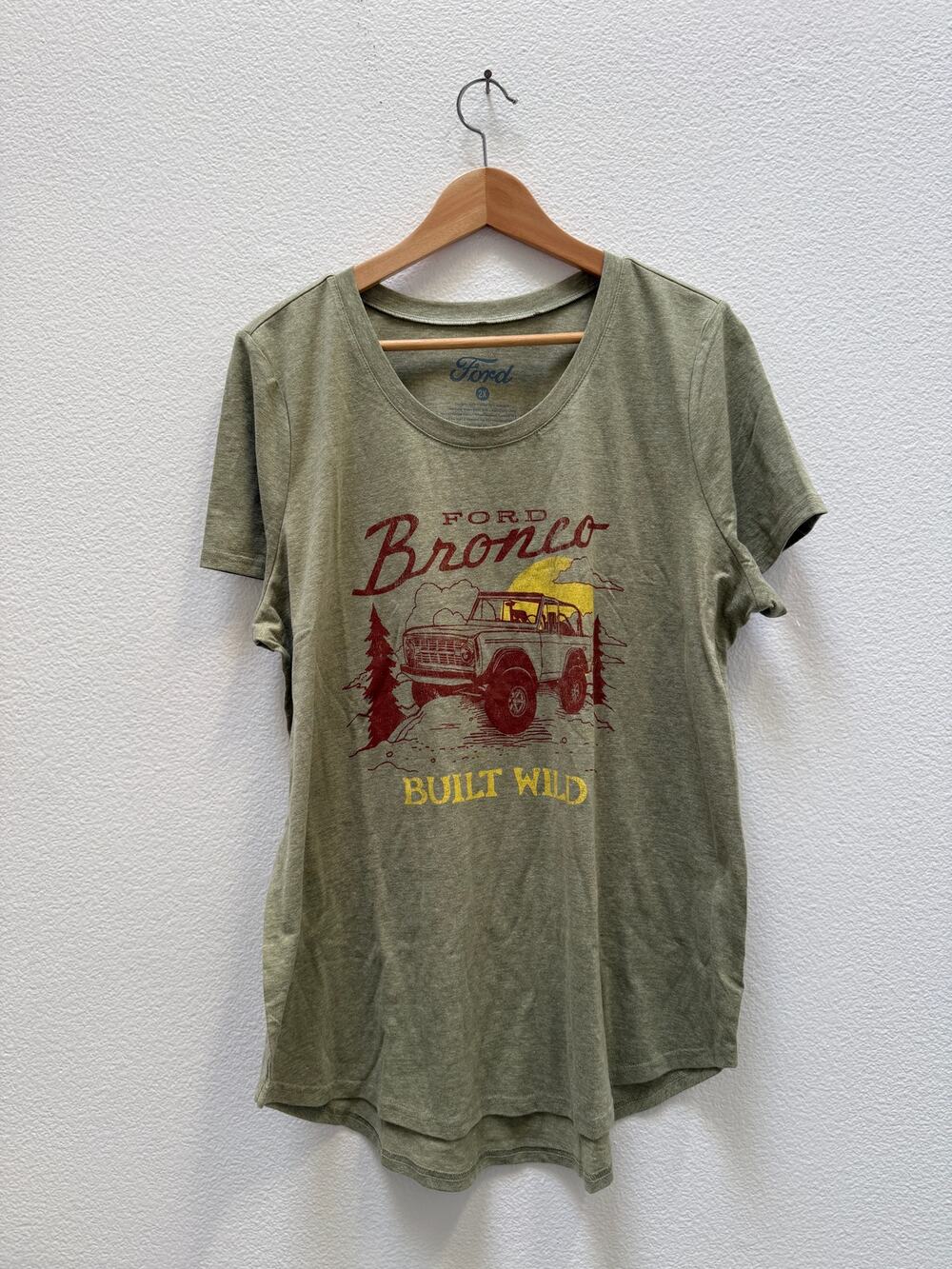 Ford Bronco T-Shirt Womens 2X Built Wild Graphic Tee Short Sleeve Scoop Neck